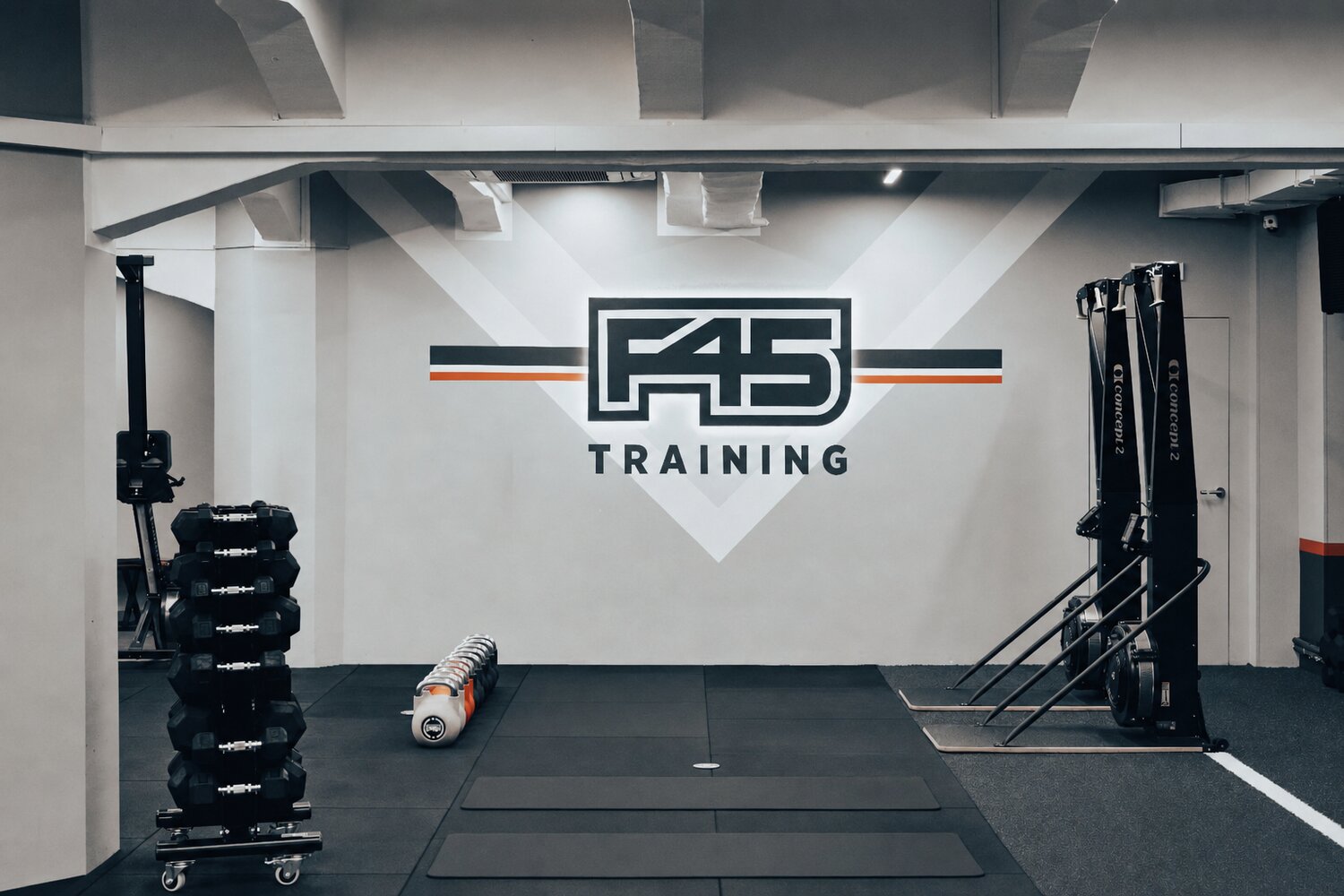 Просторный тренировочный зал F45 Новослободская